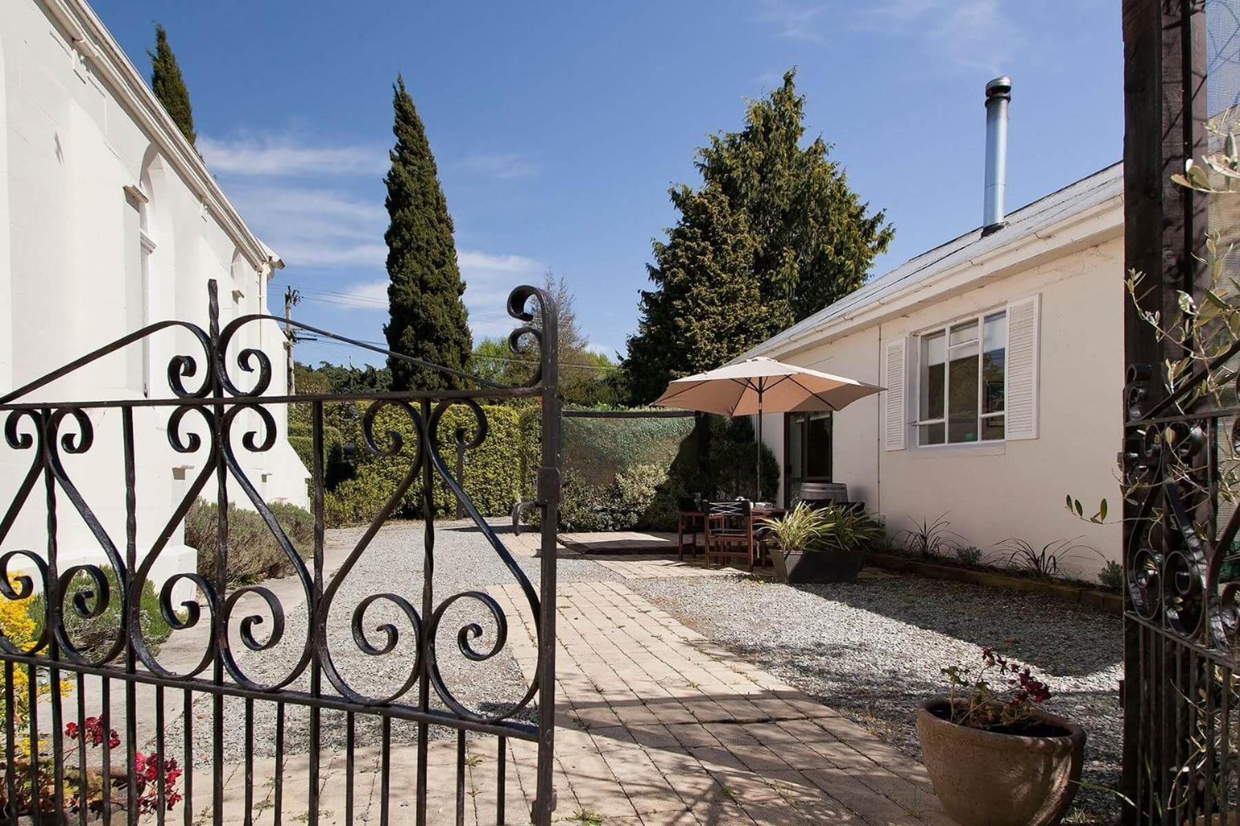 The Holy Oaks Villa Duntroon Dış mekan fotoğraf
